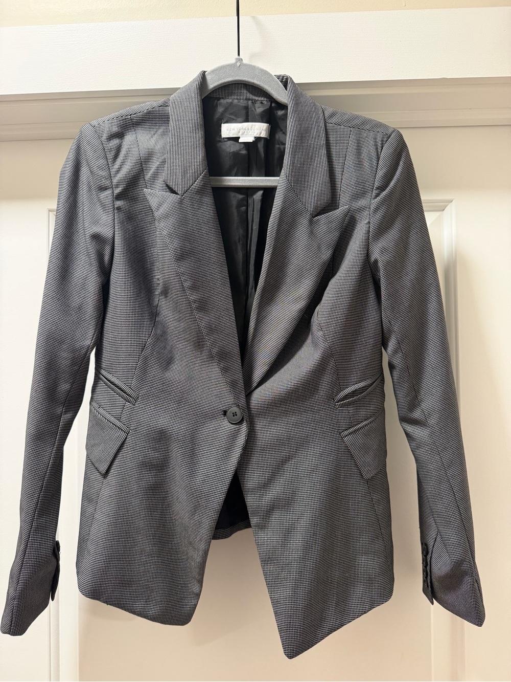 🌼 4/$13 - Black and grey women’s New York and Company blazer